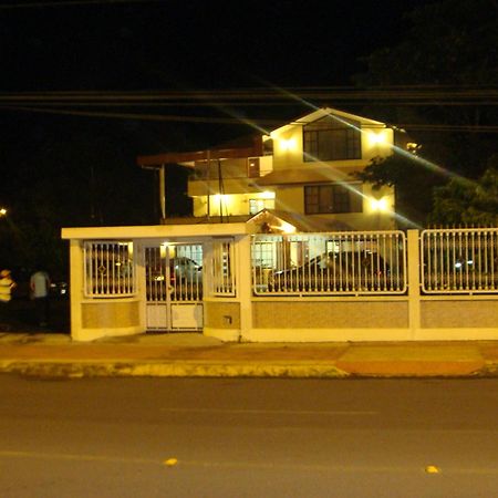 Hostal La Molienda Puyo Luaran gambar