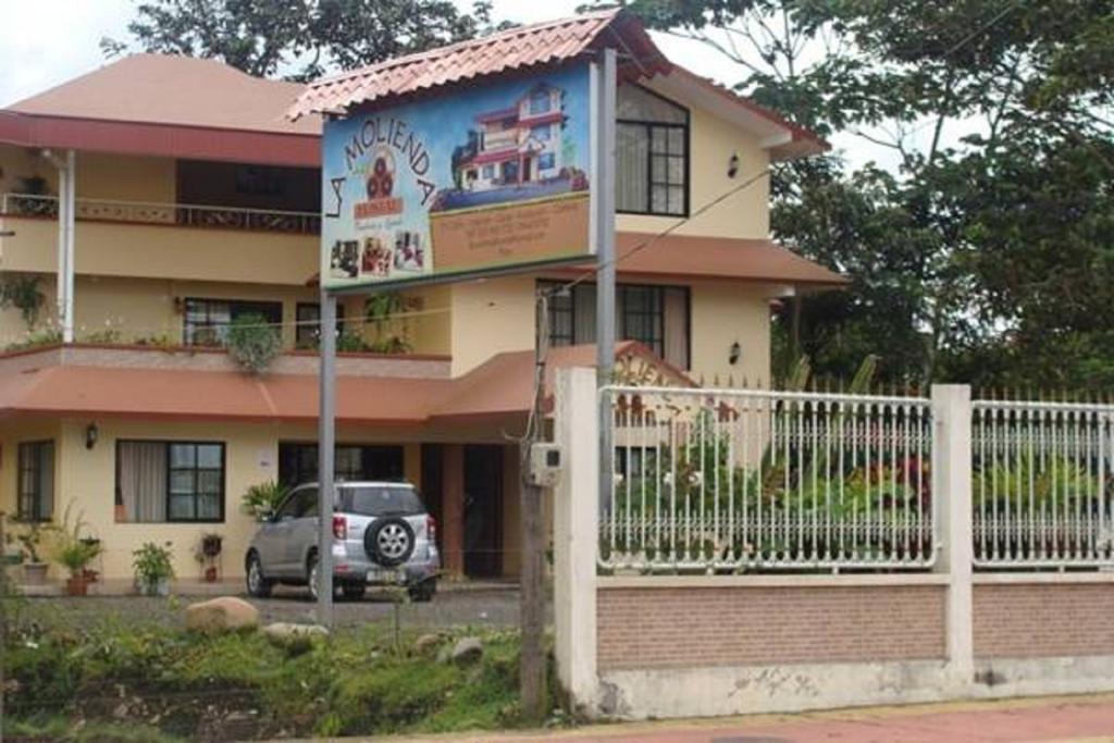 Hostal La Molienda Puyo Luaran gambar